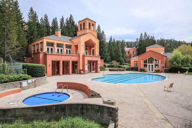 320 Caldecott Ln 127, Oakland, CA 94618