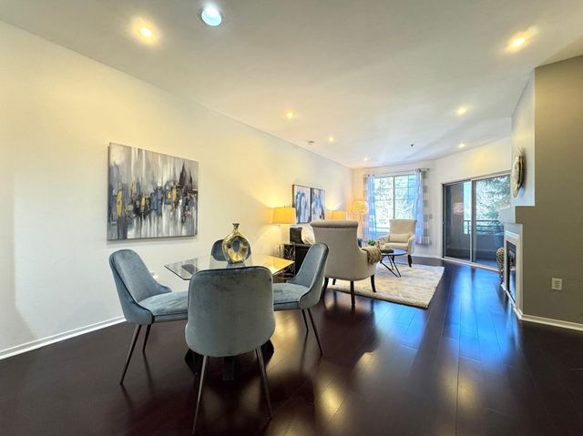 320 Caldecott Ln 127, Oakland, CA 94618