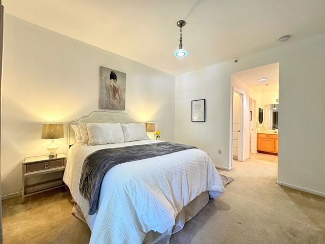 320 Caldecott Ln 127, Oakland, CA 94618