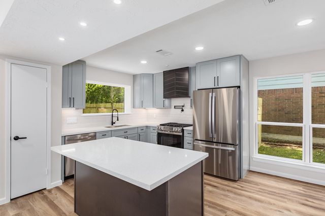 79 N Pathfinders Circle, The Woodlands, TX 77381