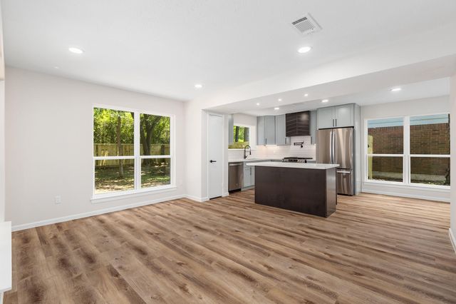 79 N Pathfinders Circle, The Woodlands, TX 77381