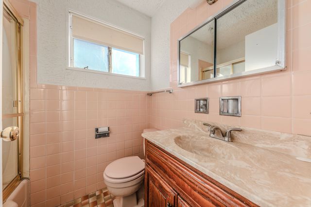 2531 W Howard Street A, Chicago, IL 60645