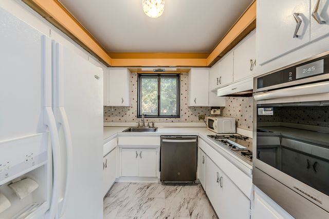 2531 W Howard Street A, Chicago, IL 60645