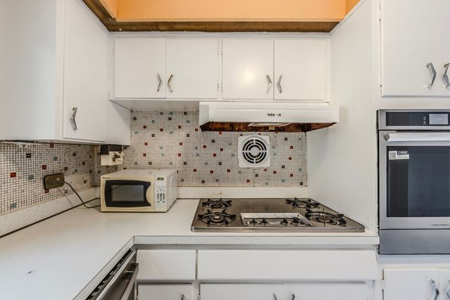 2531 W Howard Street A, Chicago, IL 60645