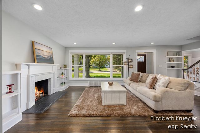 2412 Lake Drive, Grand Rapids, MI 49506