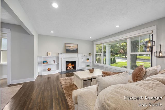 2412 Lake Drive, Grand Rapids, MI 49506