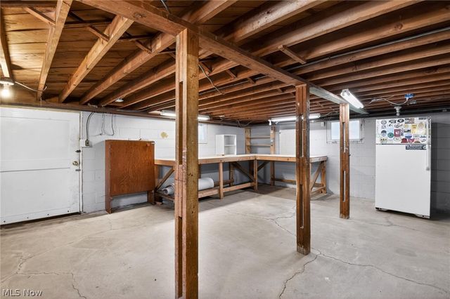 2690 S Canfield Niles Road, Youngstown, OH 44515