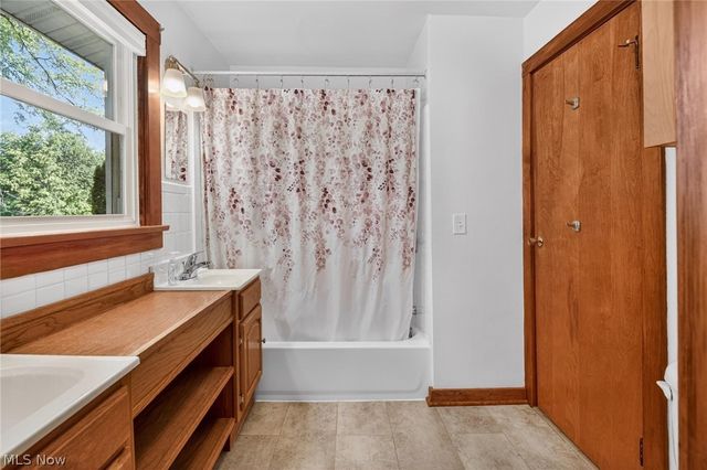 2690 S Canfield Niles Road, Youngstown, OH 44515