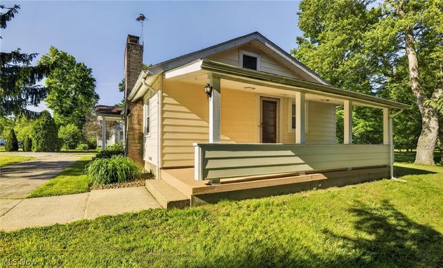 2690 S Canfield Niles Road, Youngstown, OH 44515