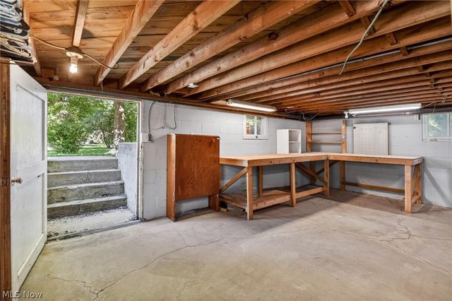 2690 S Canfield Niles Road, Youngstown, OH 44515
