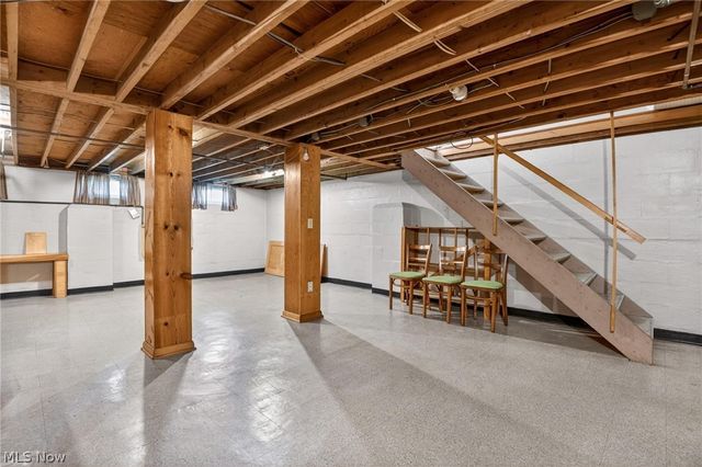 2690 S Canfield Niles Road, Youngstown, OH 44515