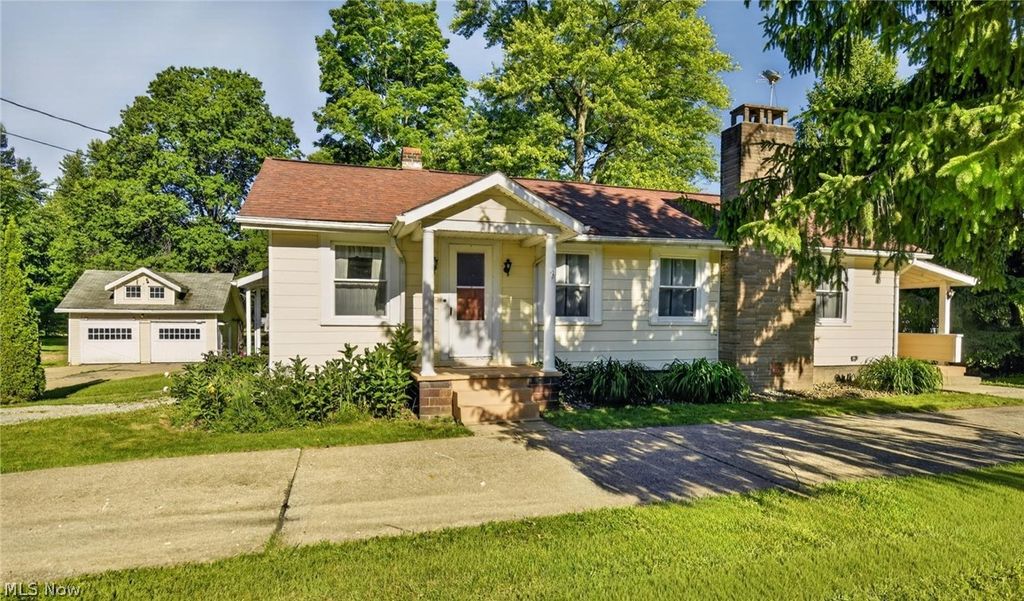 2690 S Canfield Niles Road, Youngstown, OH 44515