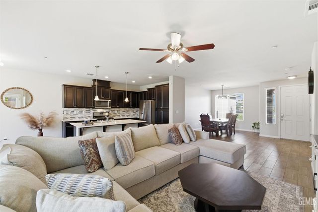 9005 Ribston Avenue, Bakersfield, CA 93312