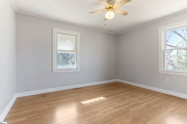 426 Meadowbrook Avenue, Woodruff, SC 29388