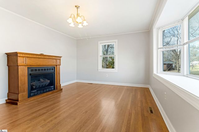 426 Meadowbrook Avenue, Woodruff, SC 29388