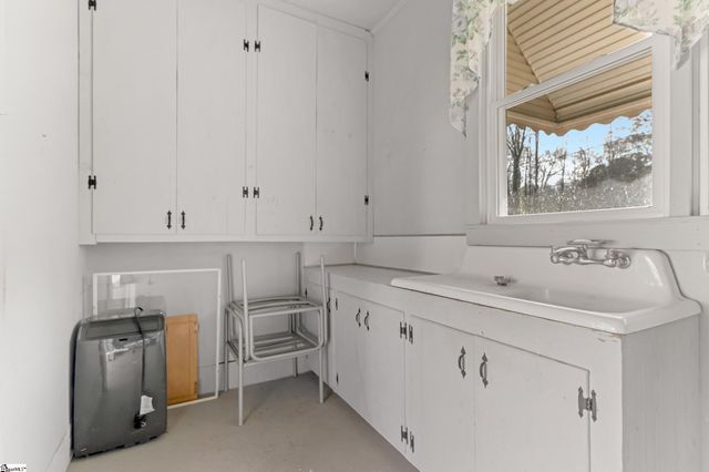 426 Meadowbrook Avenue, Woodruff, SC 29388