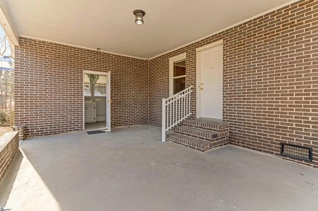 426 Meadowbrook Avenue, Woodruff, SC 29388