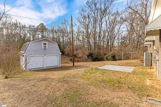 426 Meadowbrook Avenue, Woodruff, SC 29388