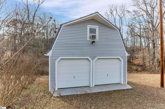 426 Meadowbrook Avenue, Woodruff, SC 29388