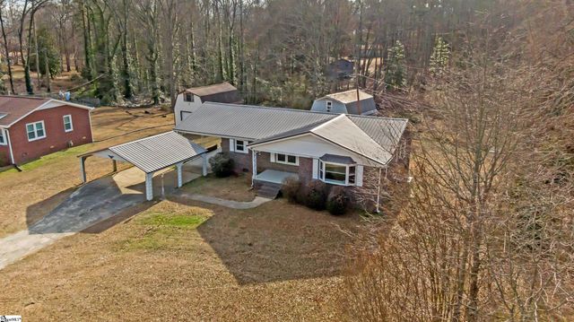 426 Meadowbrook Avenue, Woodruff, SC 29388