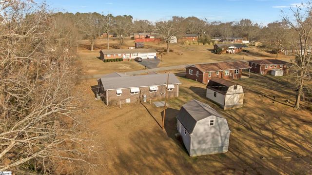 426 Meadowbrook Avenue, Woodruff, SC 29388