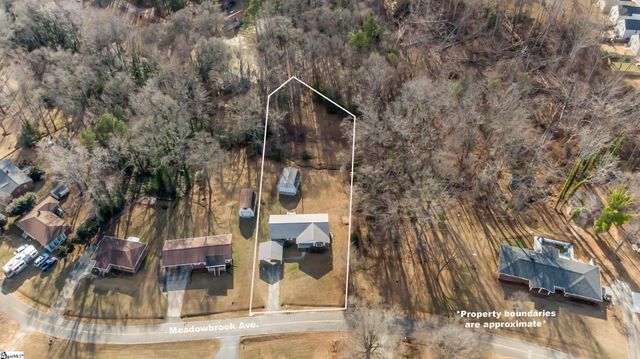 426 Meadowbrook Avenue, Woodruff, SC 29388