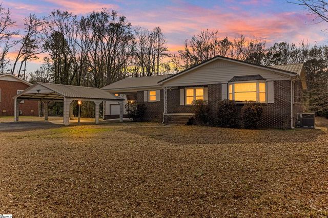 426 Meadowbrook Avenue, Woodruff, SC 29388