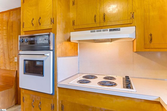 426 Meadowbrook Avenue, Woodruff, SC 29388