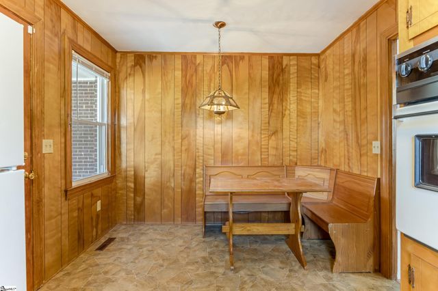 426 Meadowbrook Avenue, Woodruff, SC 29388