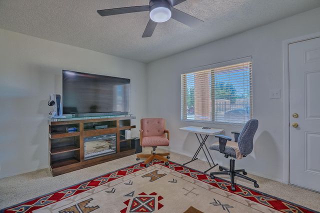 324 62nd Street NW, Albuquerque, NM 87105