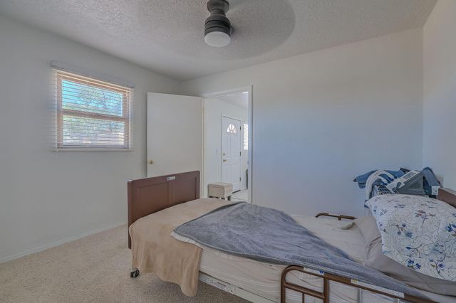 324 62nd Street NW, Albuquerque, NM 87105