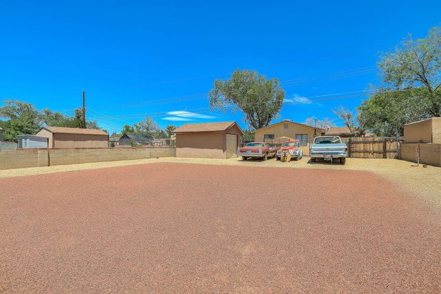 324 62nd Street NW, Albuquerque, NM 87105