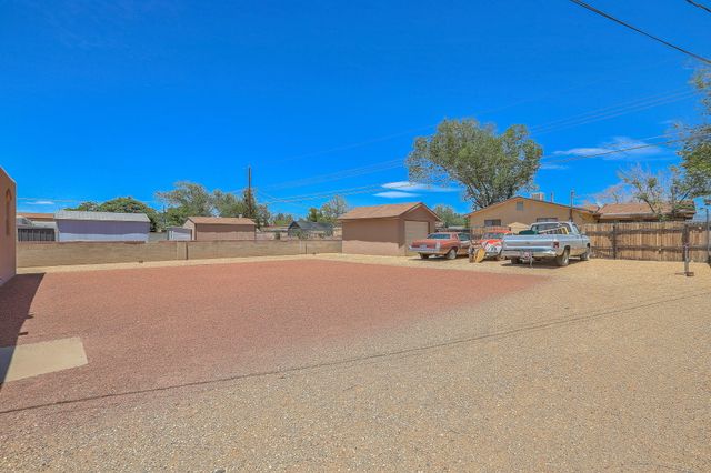 324 62nd Street NW, Albuquerque, NM 87105