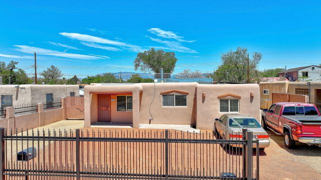 324 62nd Street NW, Albuquerque, NM 87105