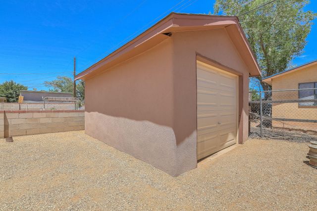 324 62nd Street NW, Albuquerque, NM 87105