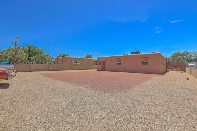 324 62nd Street NW, Albuquerque, NM 87105