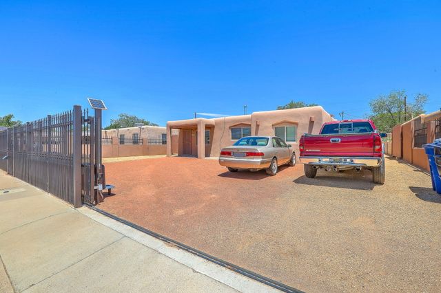 324 62nd Street NW, Albuquerque, NM 87105