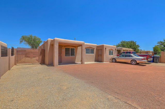 324 62nd Street NW, Albuquerque, NM 87105