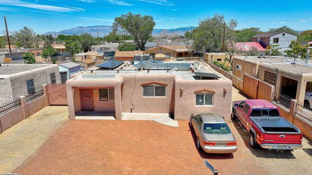 324 62nd Street NW, Albuquerque, NM 87105