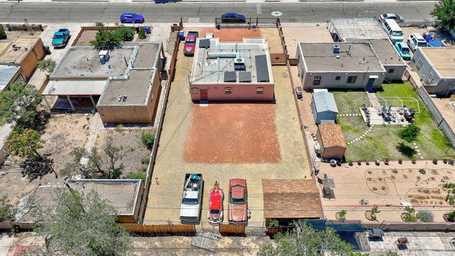 324 62nd Street NW, Albuquerque, NM 87105