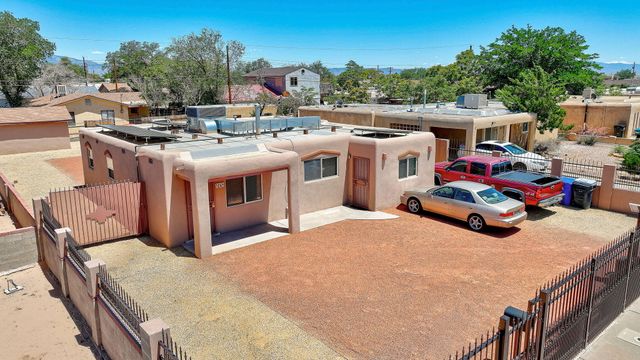 324 62nd Street NW, Albuquerque, NM 87105