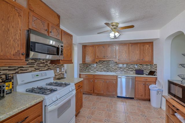 324 62nd Street NW, Albuquerque, NM 87105