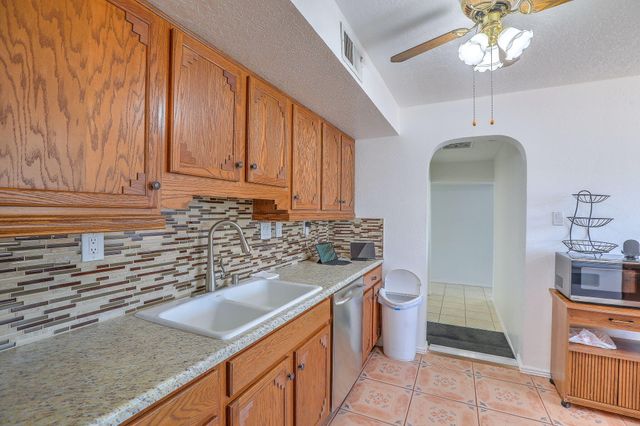 324 62nd Street NW, Albuquerque, NM 87105