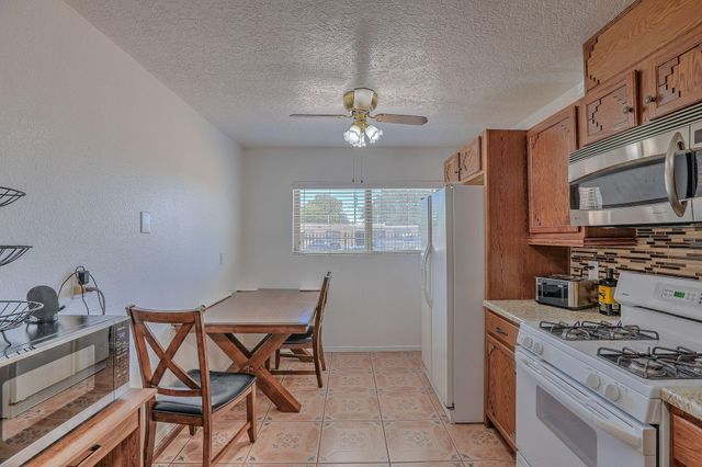 324 62nd Street NW, Albuquerque, NM 87105