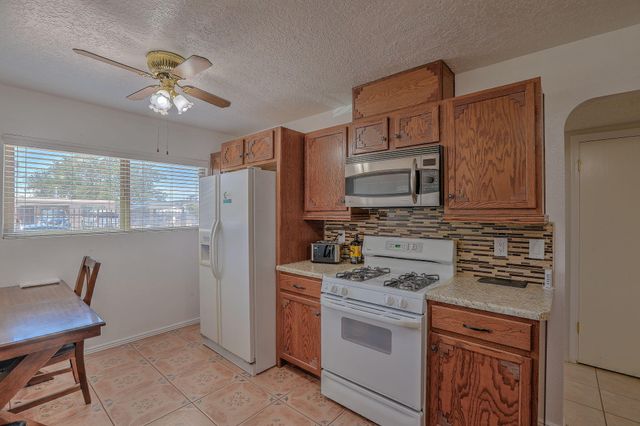 324 62nd Street NW, Albuquerque, NM 87105