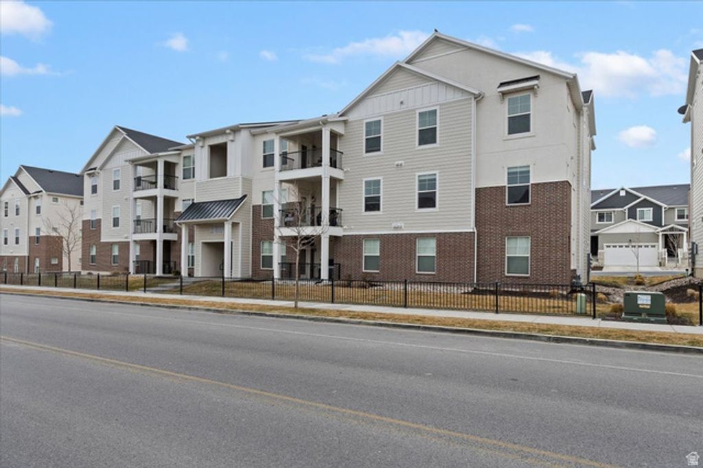 Image 18 of property listing at 4210 W 1850 N #I-202, Lehi, UT 84043