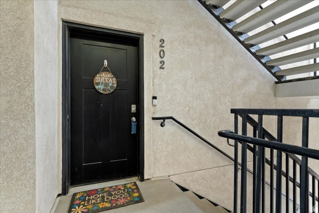 Image 4 of property listing at 4210 W 1850 N #I-202, Lehi, UT 84043