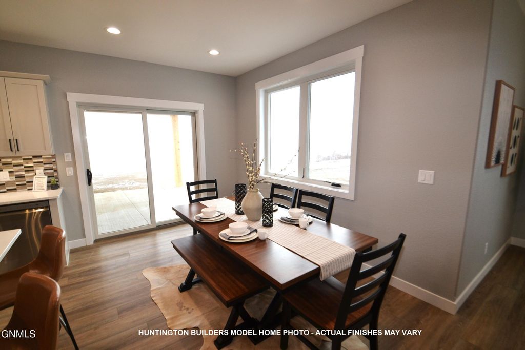 4633 Silbernagel Drive, Bismarck, ND 58503 photo 5