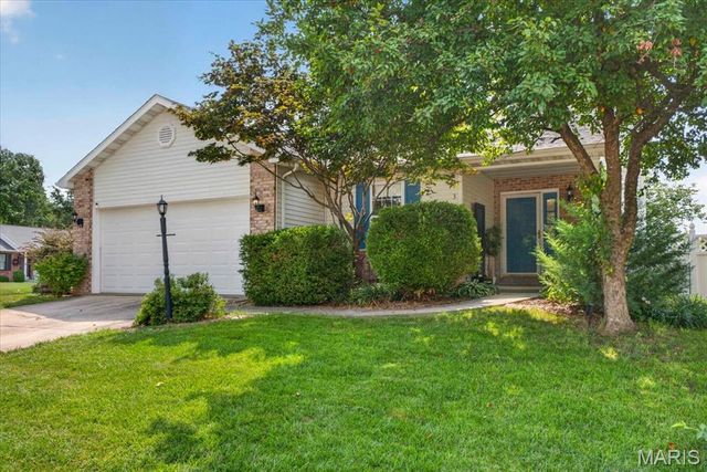3 Huntington Place Drive, Glen Carbon, IL 62034