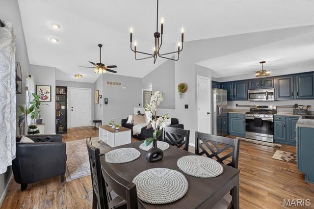 3 Huntington Place Drive, Glen Carbon, IL 62034